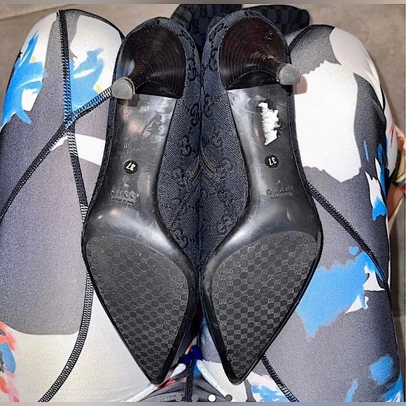 Size 37 Gucci Heels #Gucci #Heels #Designer #Shoes #Womens 
Original Price 1400 - Picture 3 of 4